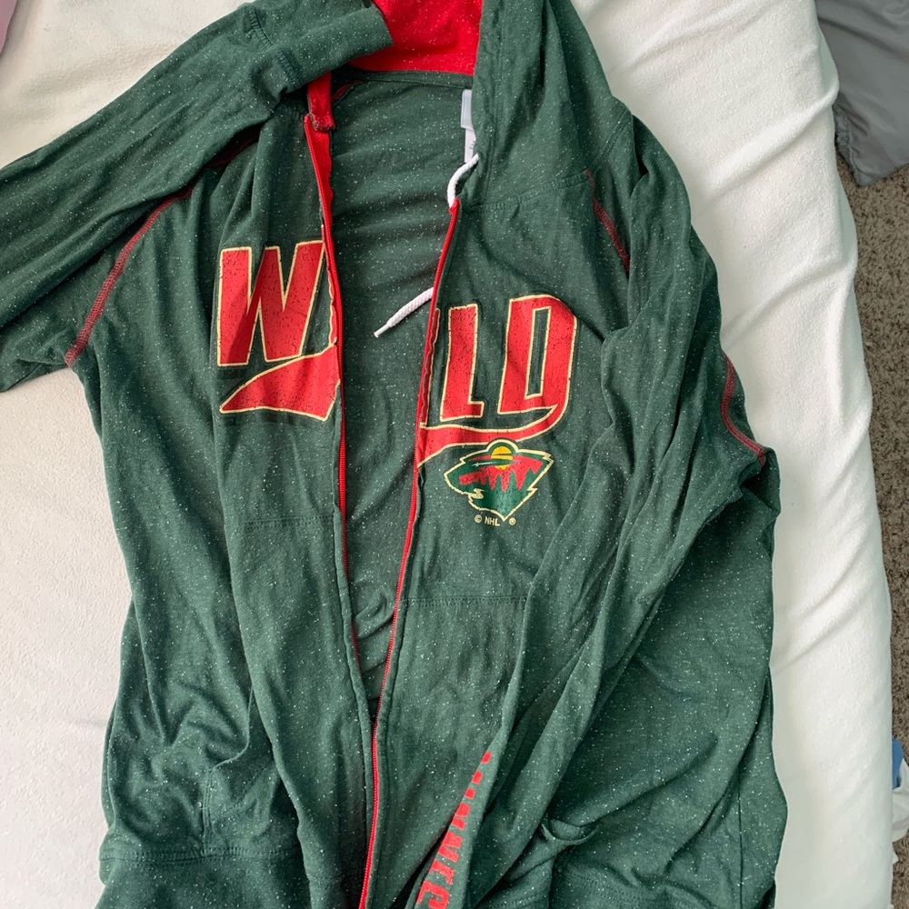 2xl wild sweatshirt, worn twice, officially licensed